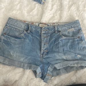 Cute Low Rise Jean Shorts!!